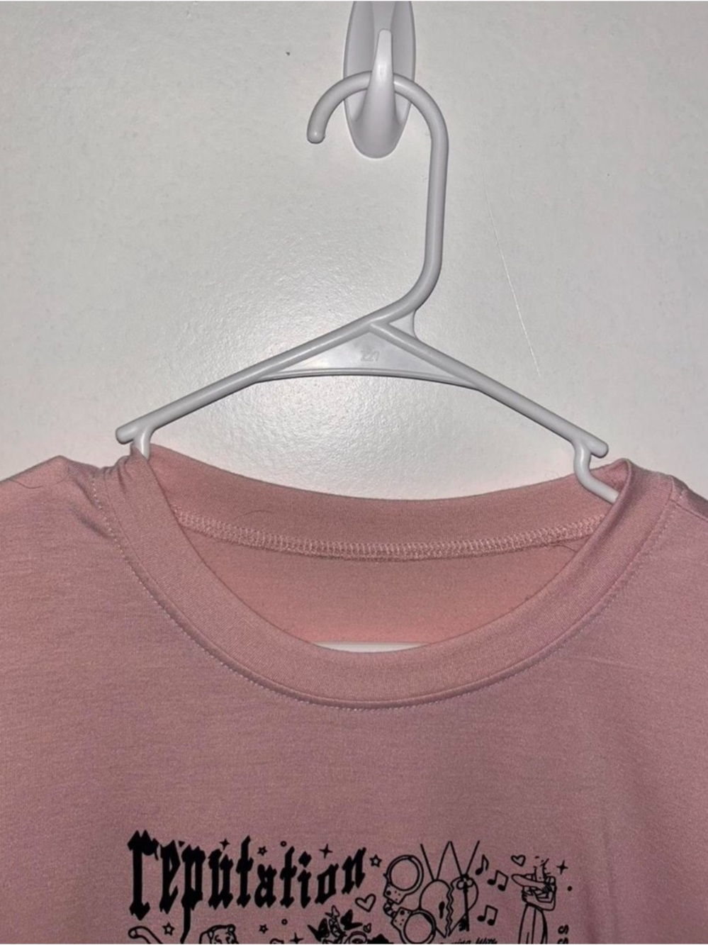 Taylor Swift Reputation Tee - Picture 6 of 7